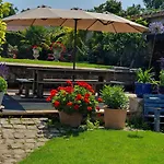 Les Glycines Bed & Breakfast Ury