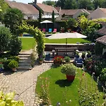 Les Glycines Bed & Breakfast 3*