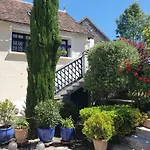 Les Glycines Bed & Breakfast