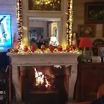 Les Glycines Bed & Breakfast 3*
