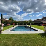 Les Glycines Bed & Breakfast