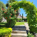 Les Glycines Bed & Breakfast