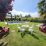 Les Glycines Bed & Breakfast 3*