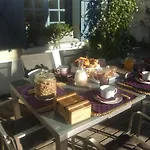 Les Glycines Bed & Breakfast Ury