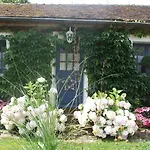 Les Glycines Bed & Breakfast