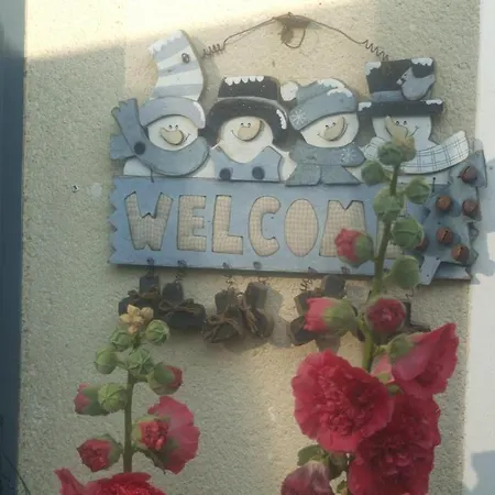 Les Glycines Bed & Breakfast 3*