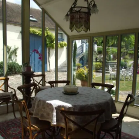 Les Glycines Bed & Breakfast