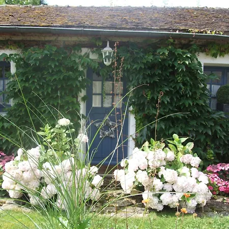 Les Glycines Bed & Breakfast