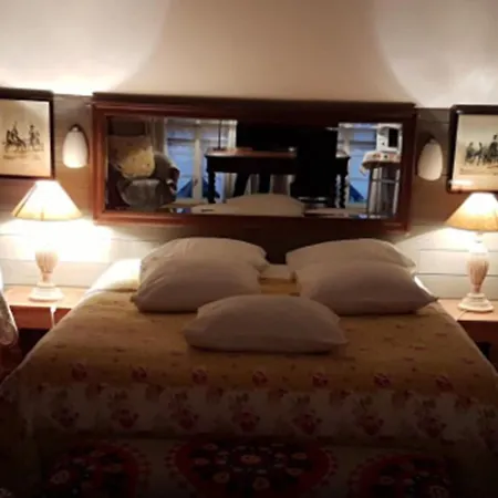 Les Glycines Bed & Breakfast