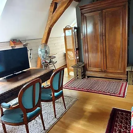 Les Glycines Bed and Breakfast 3*
