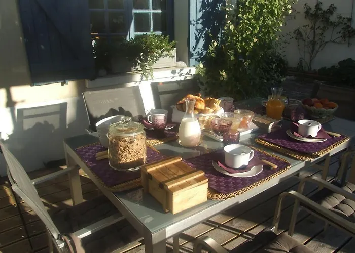 Les Glycines B&B Ury